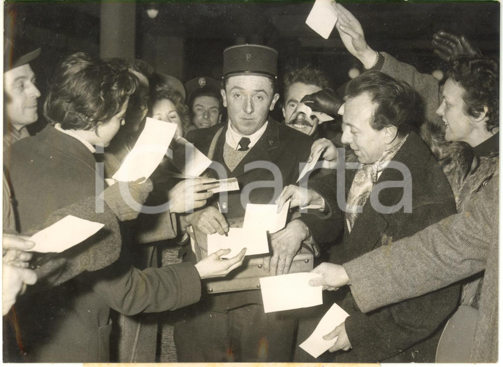 1957 AUSTERLITZ - Postino Abel CHARBONNIER raccoglie messaggi per Abraham SPANEL