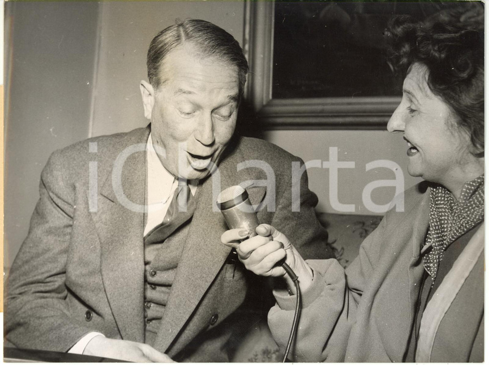 1953 MUNICH GERMANY - Maurice CHEVALIER intervistato da BAYERISCHER RUNDFUNK