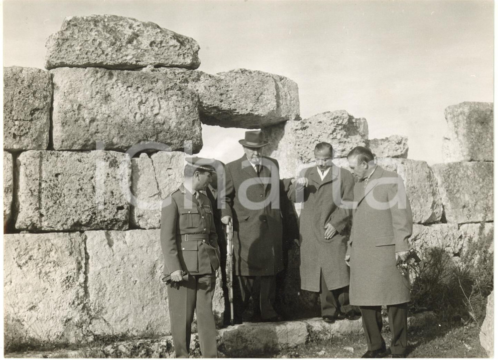 1957 SIRACUSA - Presidente DDR Theodor HEUSS visita l'area archeologica *Foto