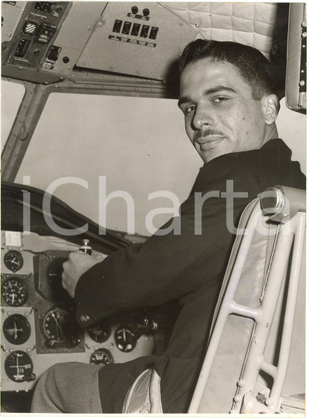 1959 RADLETT (UK) King Hussein OF JORDAN flies an HANDLEY PAGE Dart Herald