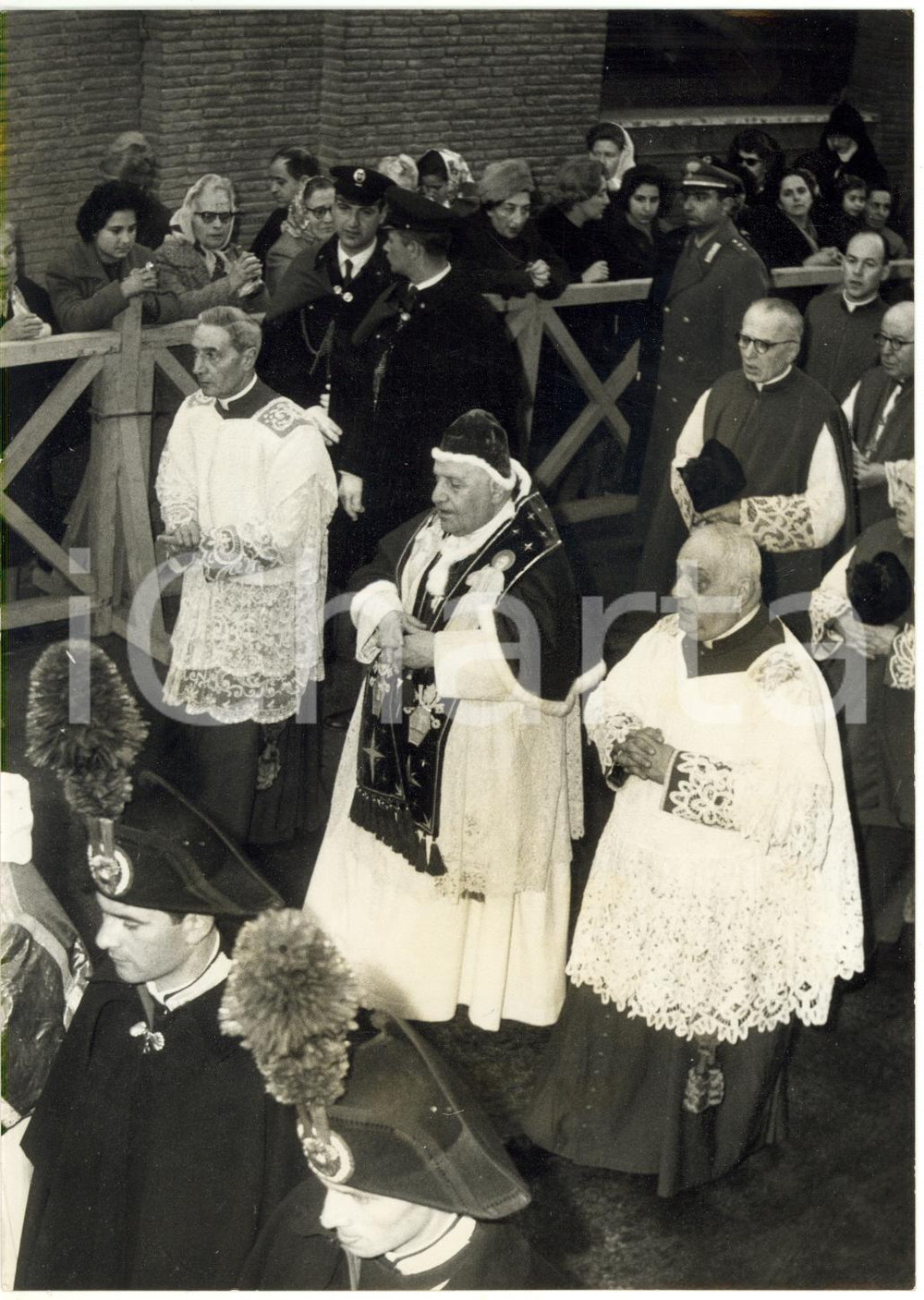 1961 ROMA - Papa GIOVANNI XXIII durante processione delle stationes quaresimali