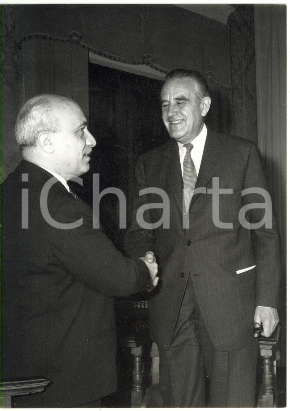 1961 ROMA - Averell HARRIMAN stringe la mano ad Amintore FANFANI *Foto 13x18