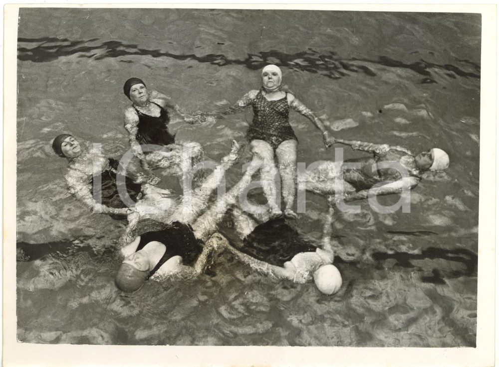 1953 LEEDS UK Union Street Baths - Grandmother's Swimming Club *Photo 20x15