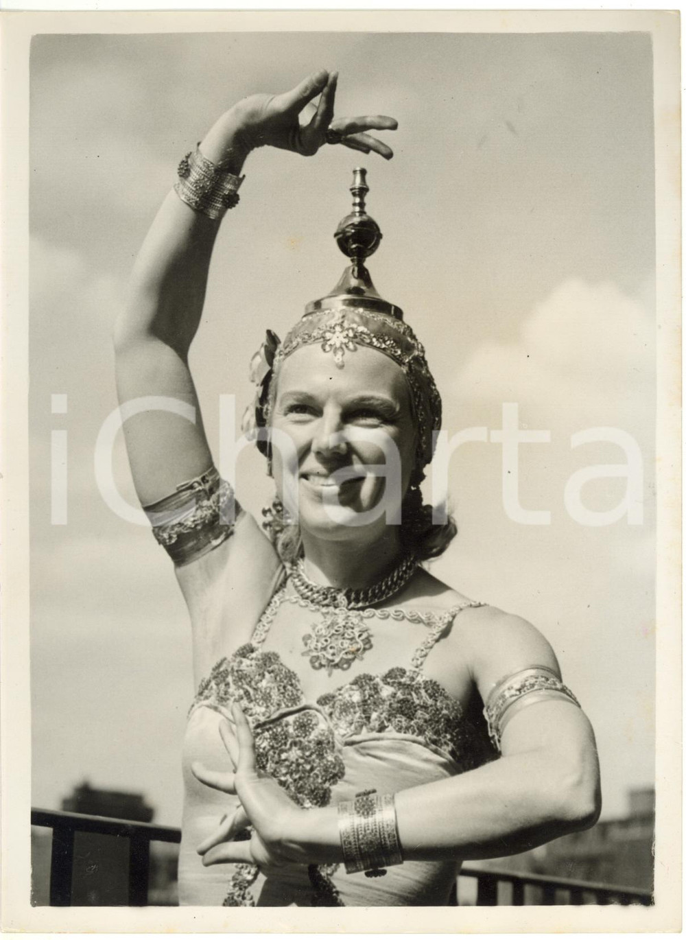 1953 LONDON Synchronised swimming - Beulah GUNDLING in performance costume 