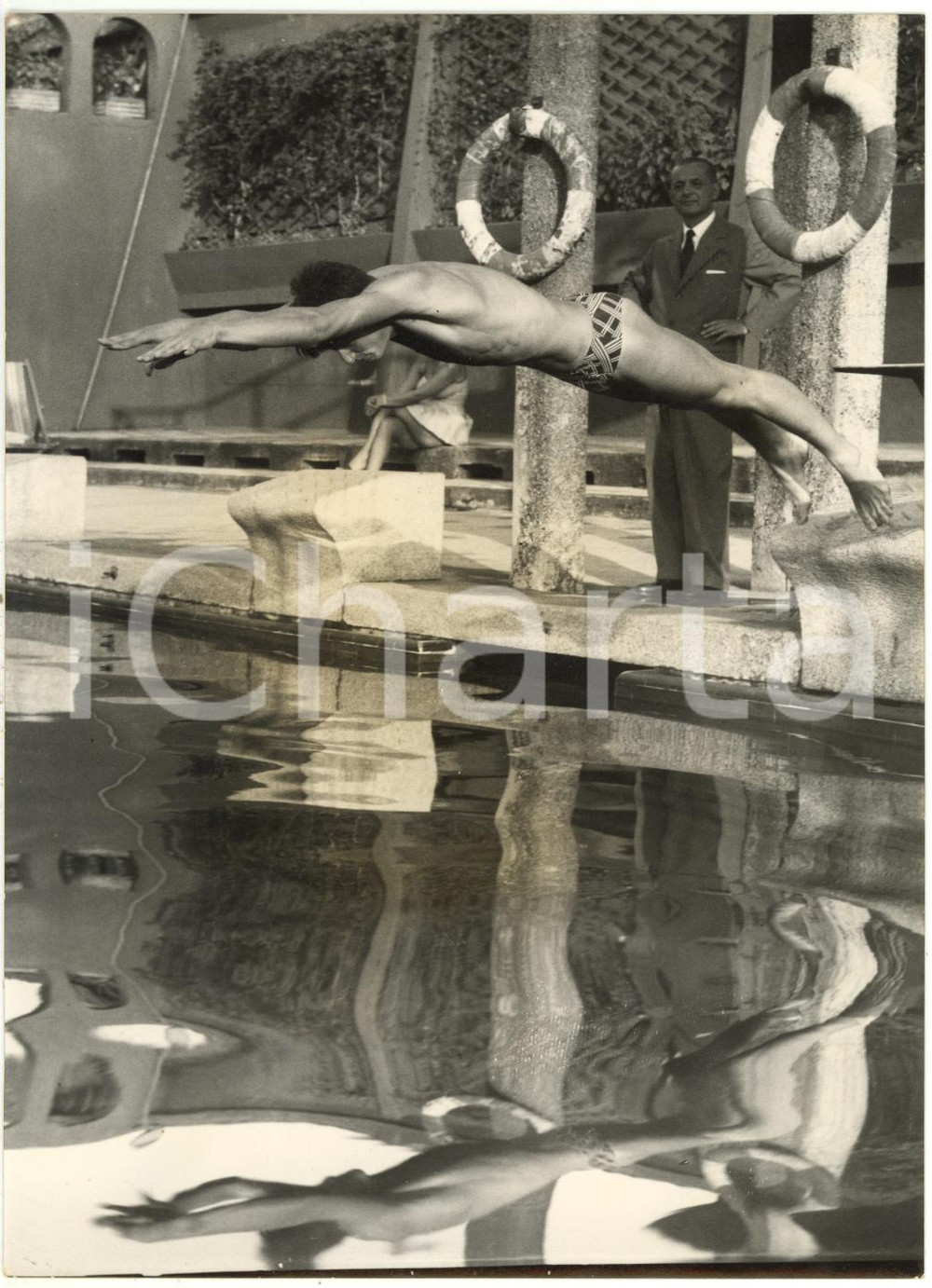 1954 MILANO NUOTO Partenza di Roberto LAZZARI nei 100 metri rana al TENNIS CLUB
