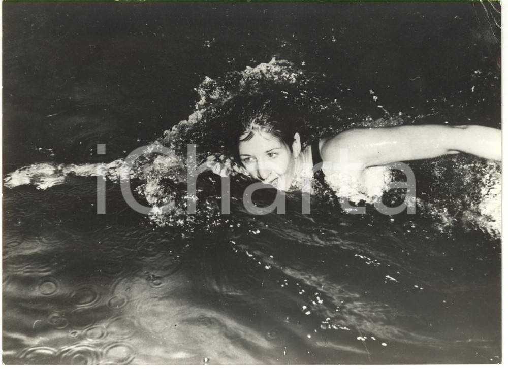 1956 OLIMPIADI MELBOURNE - NUOTO Dawn FRASER nuovo record nei 100 m stile libero