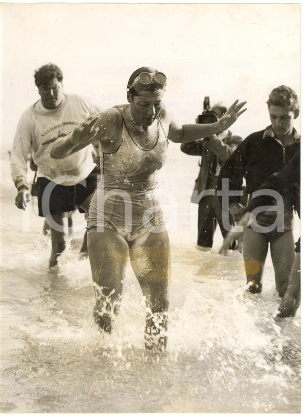 1957 EASTWARE BAY (UK) - Greta ANDERSEN wins the Cross-Channel Swimming Race 