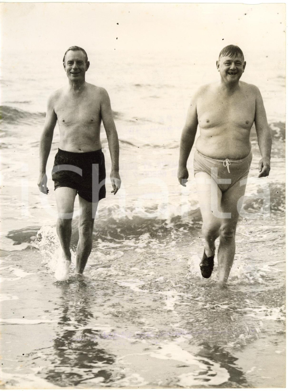1957 BRIGHTON (UK) - Lord HAILSHAM and Roger Gresham COOKE taking a dip *Photo