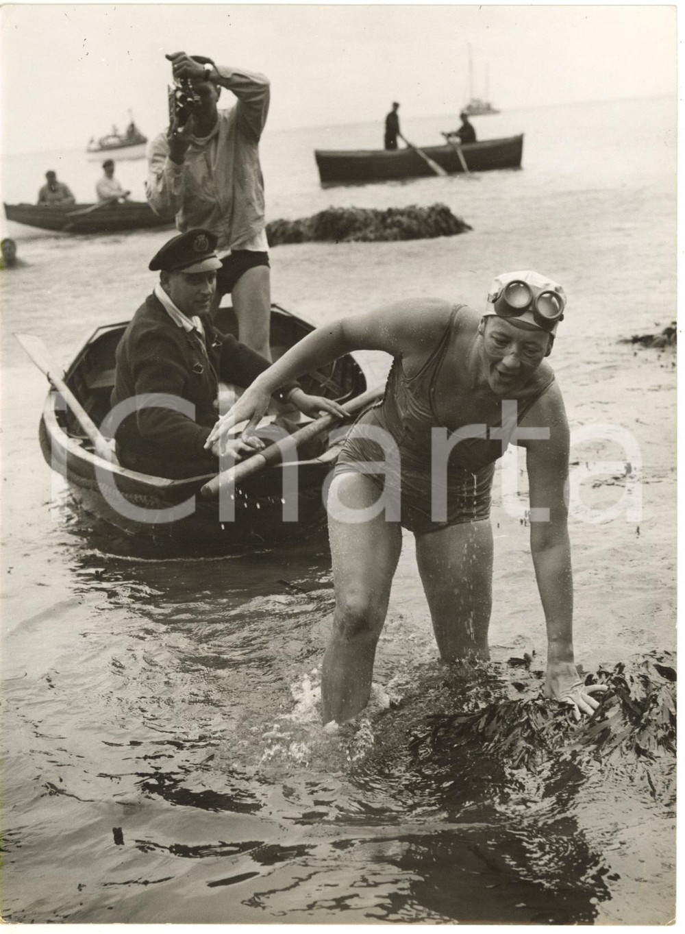 1958 DOVER (UK) - Greta ANDERSEN wins the Cross-Channel Swimming Race *Photo