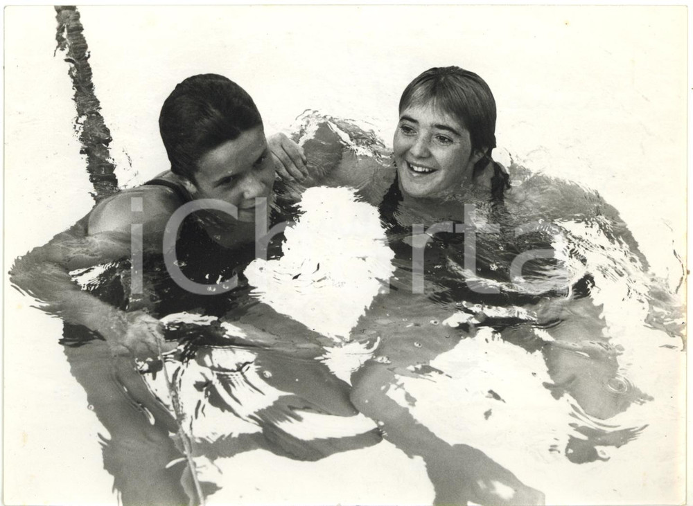1958 TORINO Campionati Italiani NUOTO - Elena ZENNARO riposa dopo la gara *Foto