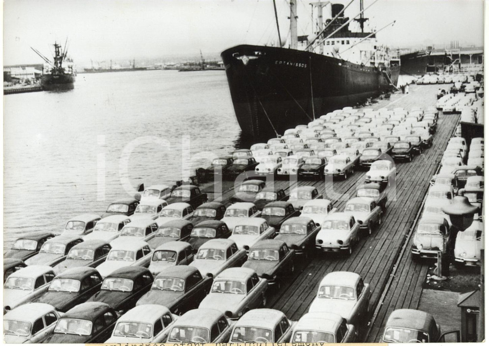1959 PORT NEWARK (USA) - Unloading automobiles RENAULT DAUPHINES *Photo 18x13 cm
