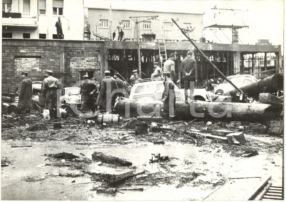 1959 ALLUVIONE DI ANCONA - Strada invasa dalle macerie *Foto 18x13