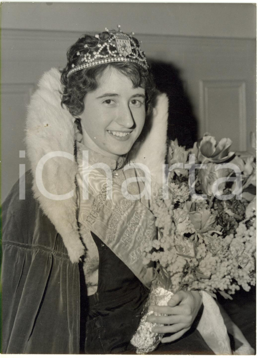1961 PARIS France - Danielle SEIGNEUR élue Duchesse de Nevers *Photo 13x18 cm