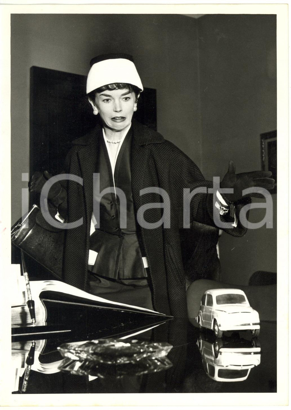 1957 TORINO Dawn ADDAMS in visita agli stabilimenti FIAT - Ritratto dell'attrice