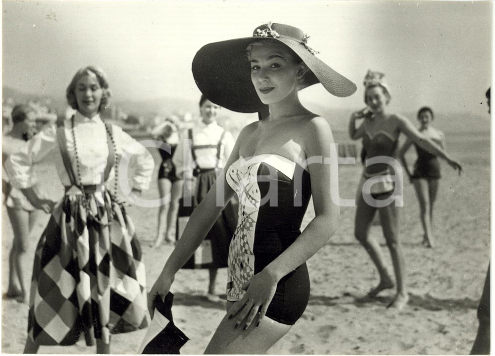 1956 SANREMO MODA Edy CAMPAGNOLI presenta nuovi modelli SPIAGGIA 1956 (1) *Foto