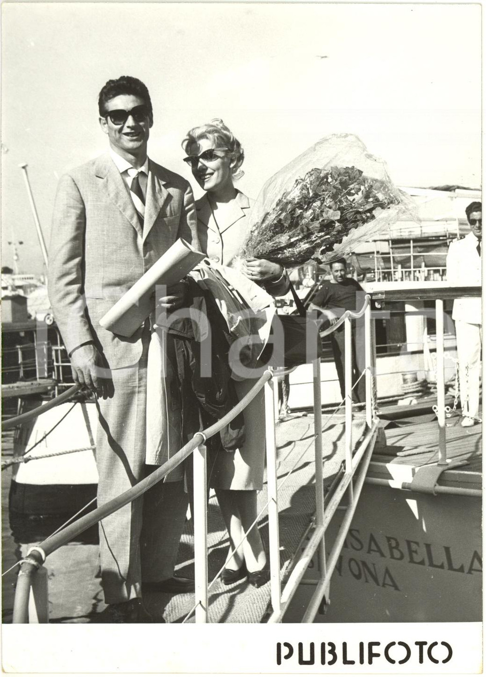 1958 NAPOLI - Edy CAMPAGNOLI e Lorenzo BUFFON si imbarcano per ISCHIA (2) *Foto