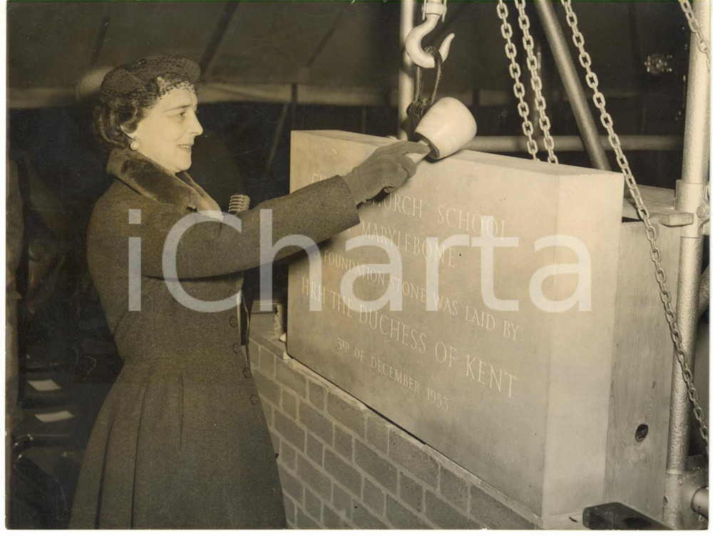 1953 LONDON Christ Church School - Marina DUCHESS OF KENT lays foundation stone