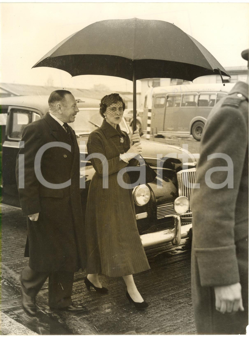 1954 LONDON Airport - DUCHESS MARINA of Kent leaving for Dorchester *Photo 15x20
