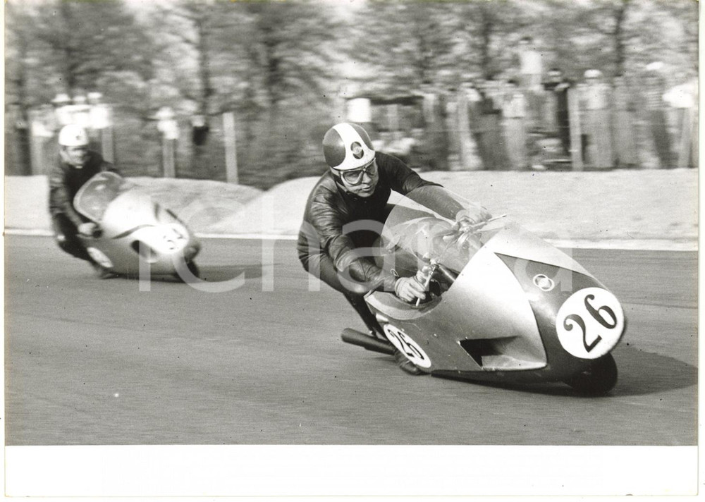 1956 MONZA GP NAZIONI - Libero LIBERATI su GILERA 500 seguito da Carlo BANDIROLA