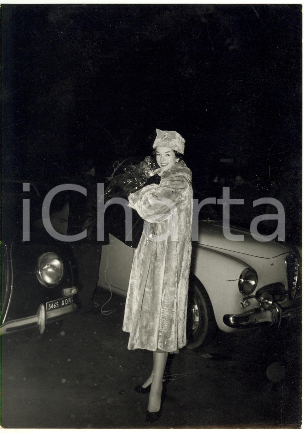 1960 ca SAINT VINCENT (AO) - Dawn ADDAMS al Gala di Capodanno - Ritratto *Foto  Fotografia d'epoca con didascalia al verso.  CONDIZIONI: G FORMATO: 13x18 cm     originale e autentica 1
