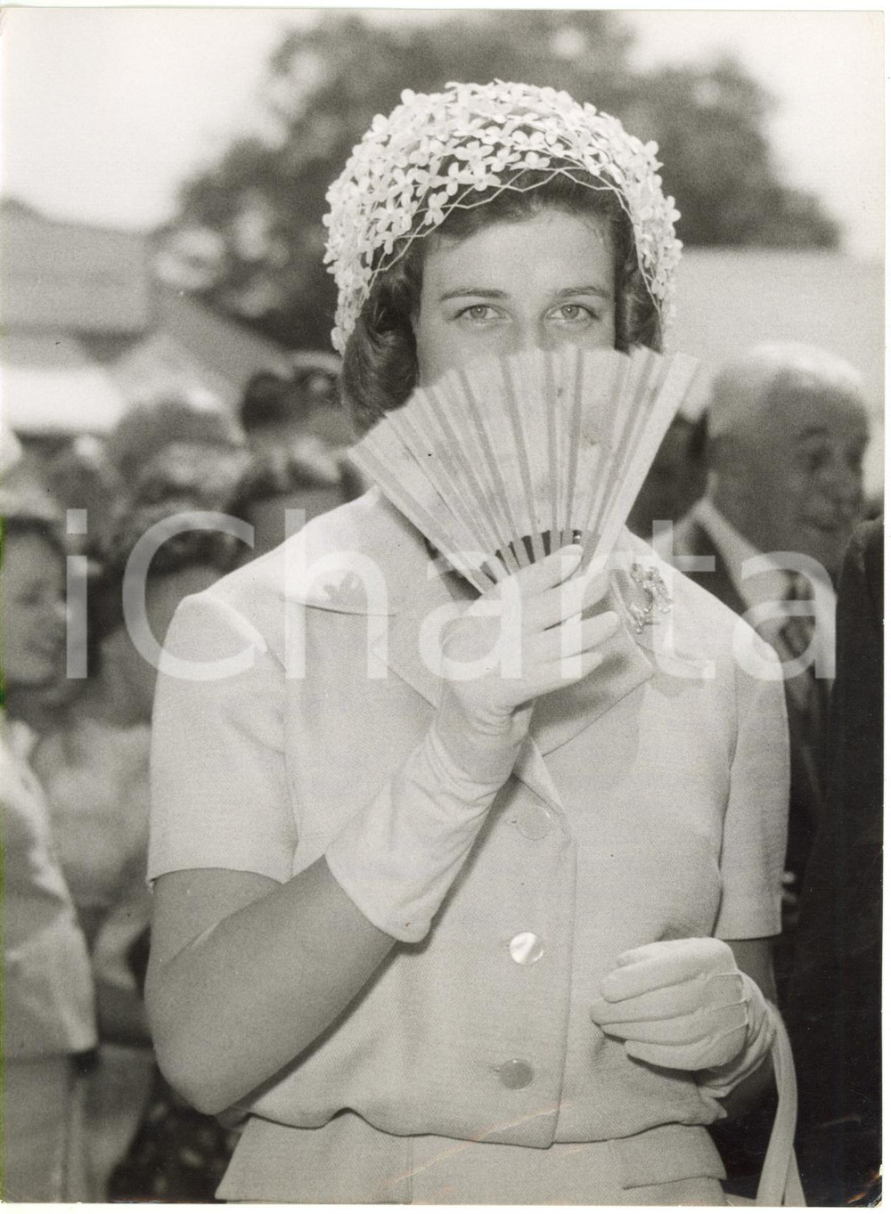 1958 MAIDSTONE Mote Park (UK) - Princess Alexandra of Kent with a folding fan 