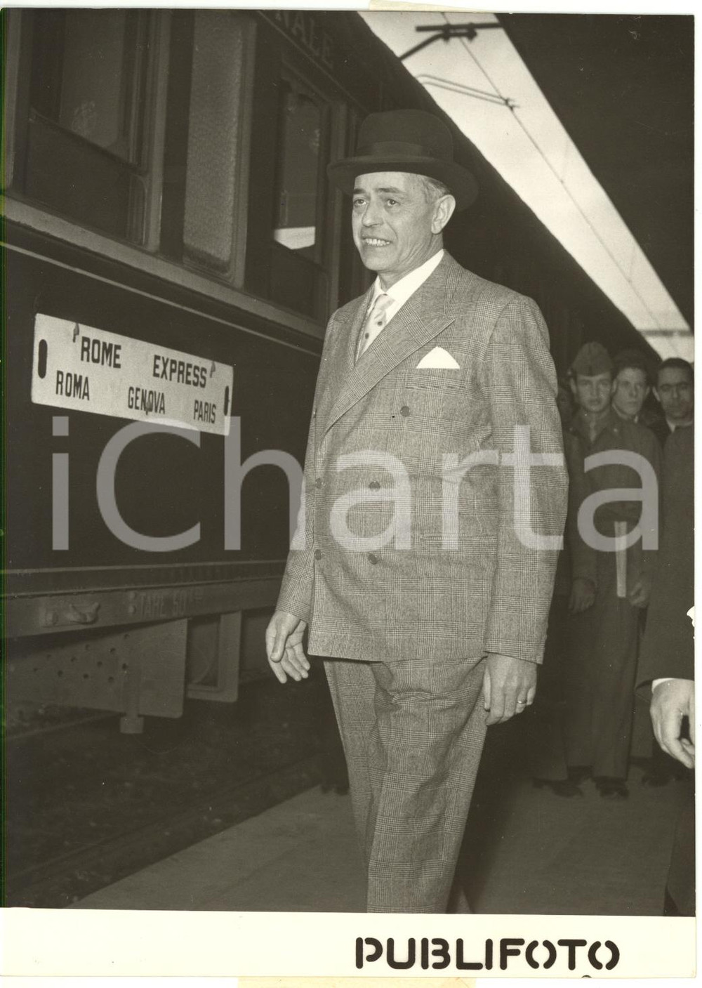 1954 ROMA TERMINI - Ministro degli Esteri Gaetano MARTINO in partenza per Parigi