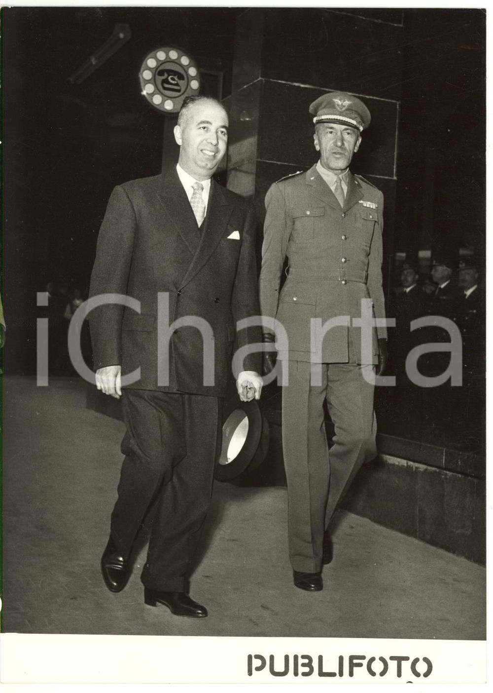 1954 ROMA TERMINI - Ministro Difesa Paolo Emilio TAVIANI in partenza per Parigi