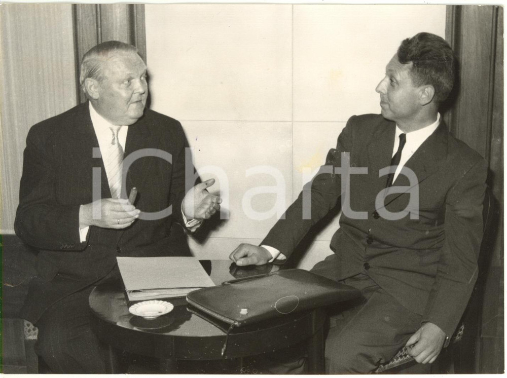 1954 MILANO - Mario MARTINELLI con ministro dell'economia tedesco Ludwig ERHARD