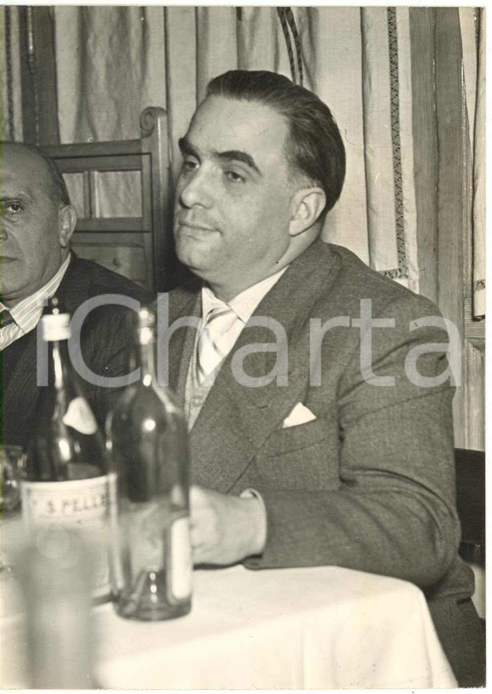1954 ITALIA POLITICA - Ministro delle poste Giuseppe MEDICI al ristorante *Foto