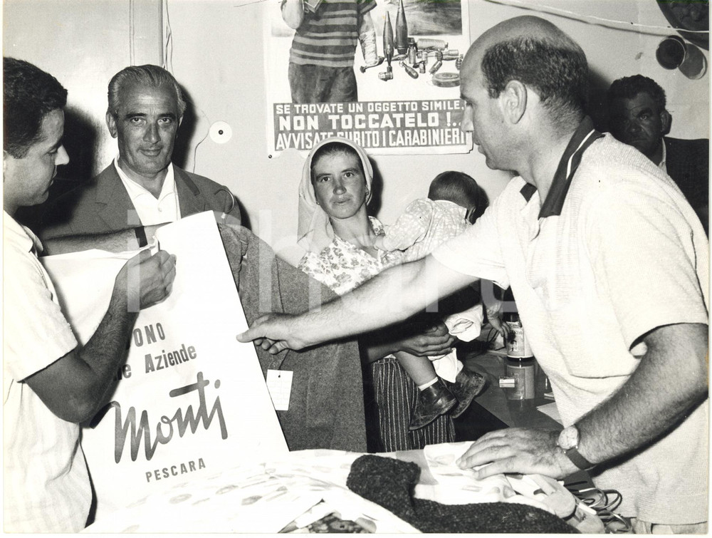 1962 TERREMOTO DELL'IRPINIA - Abbigliamento AZIENDE MONTI donato ai terremotati 