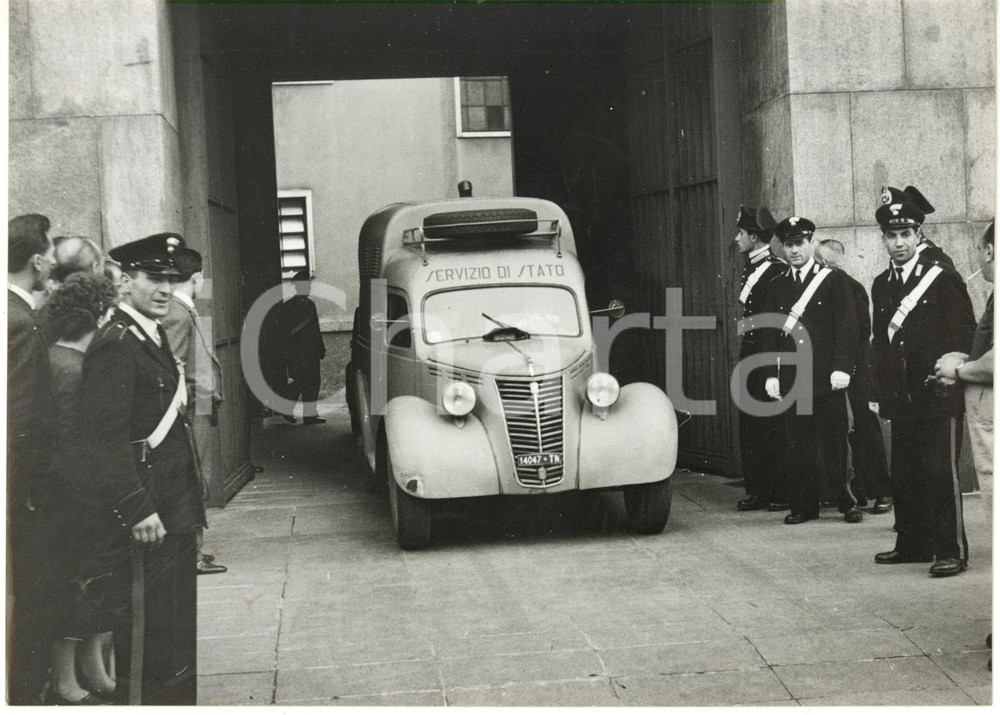 1953 MILANO Processo Guido ARISTARCO Renzo RENZI - CARABINIERI scortano imputati