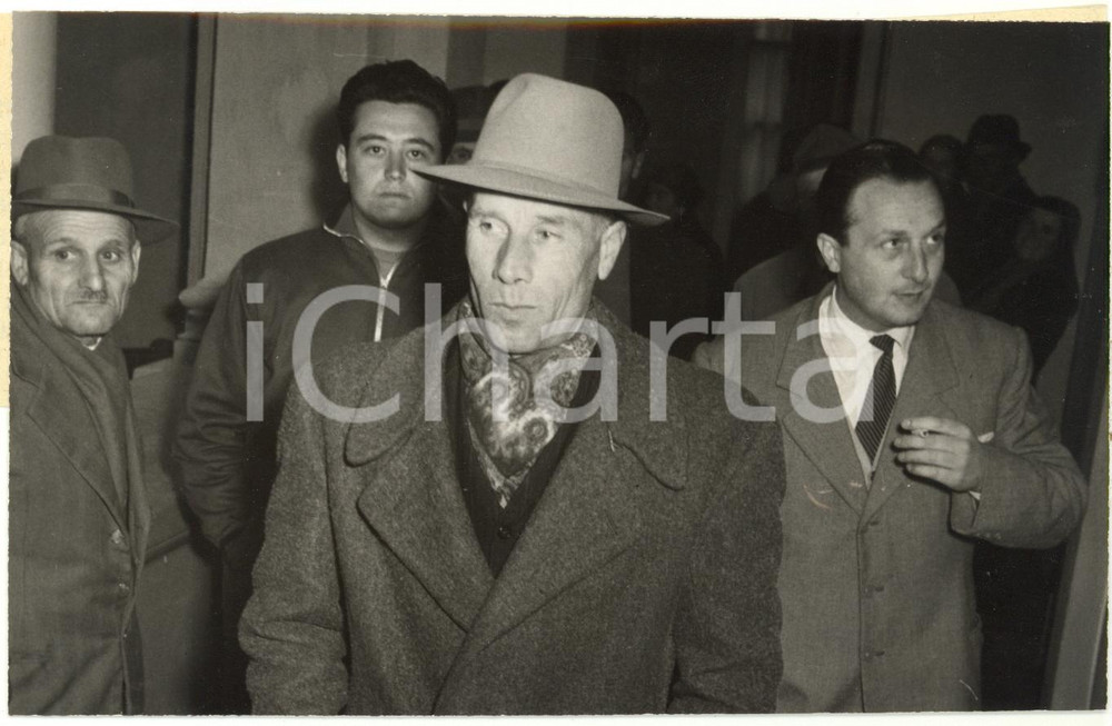 1955 TORINO - Imputato Carlo MIGLIARDI entra al Palazzo di Giustizia *Foto 