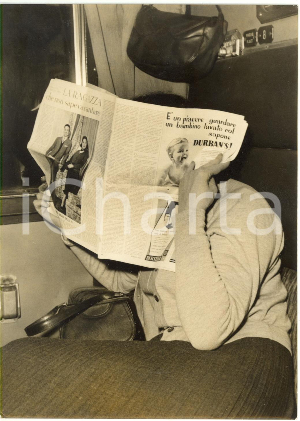 1957 MILANO Caso Bellentani - Pia BELLENTANI si nasconde dietro a un giornale