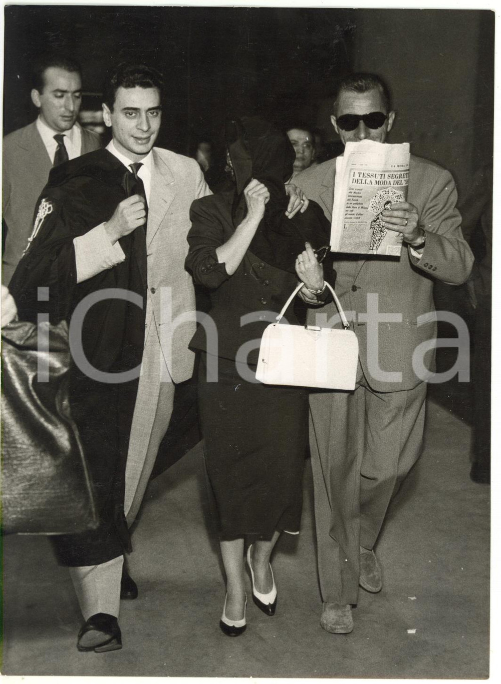 1958 MILANO Processo Banda VIA OSOPPO - Moglie di Ugo CIAPPINA si copre il volto