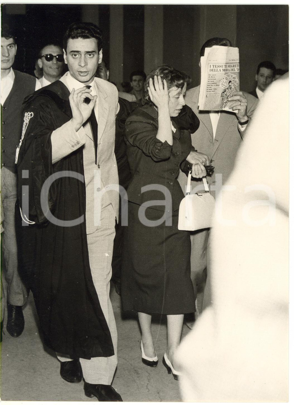 1958 MILANO Processo Banda VIA OSOPPO - Moglie di Ugo CIAPPINA esce dall'aula