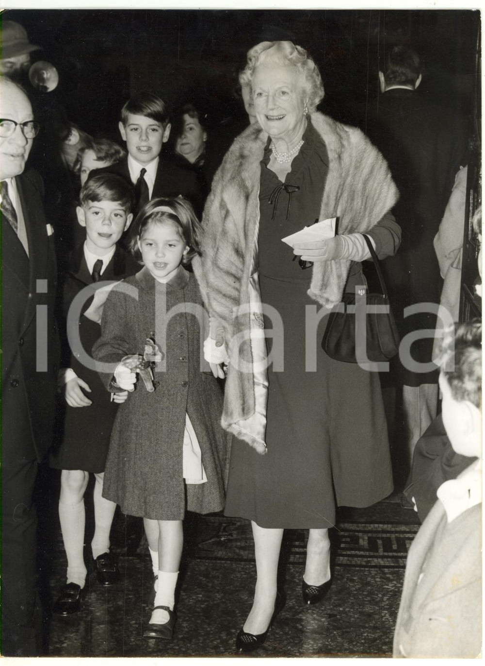 1959 LONDON Coliseum - Clementine HOZIER CHURCHILL a teatro con i nipoti *Foto