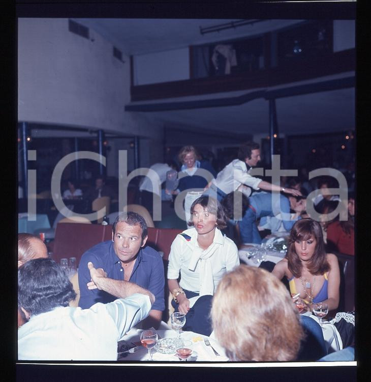 Fotografia d epoca originale 6X6cm NEGATIVO ORIGINALE  1970ca COSTUME Renato SALVATORI Elsa MARTINELLI ? 2 1