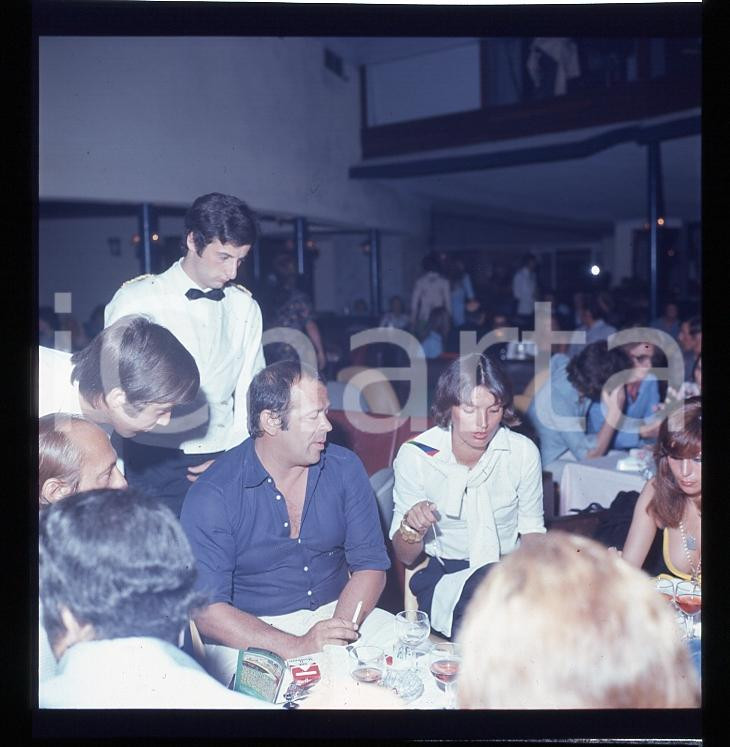 Fotografia d epoca originale 6X6cm NEGATIVO ORIGINALE  1970ca COSTUME Renato SALVATORI Elsa MARTINELLI ? 3 1