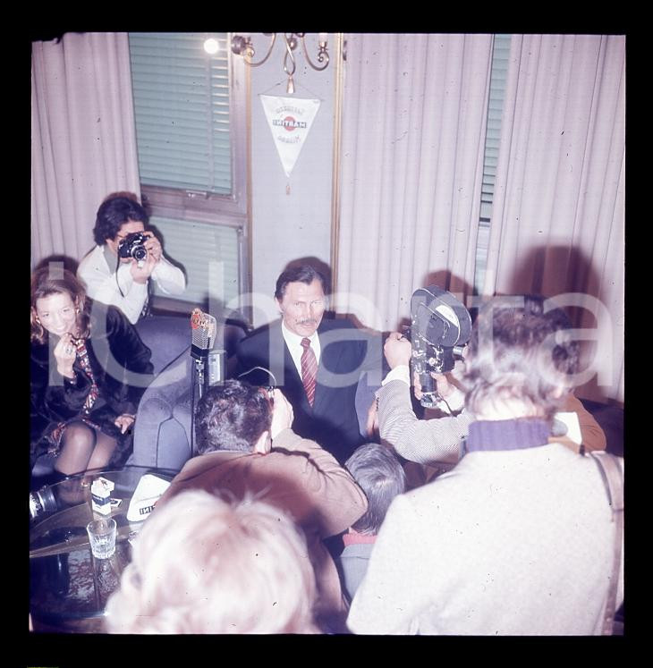 Fotografia d epoca originale 1970ca MILANO Jack PALANCE alla Terrazza MARTINI  DIAPOSITIVA ORIGINALE 4 1