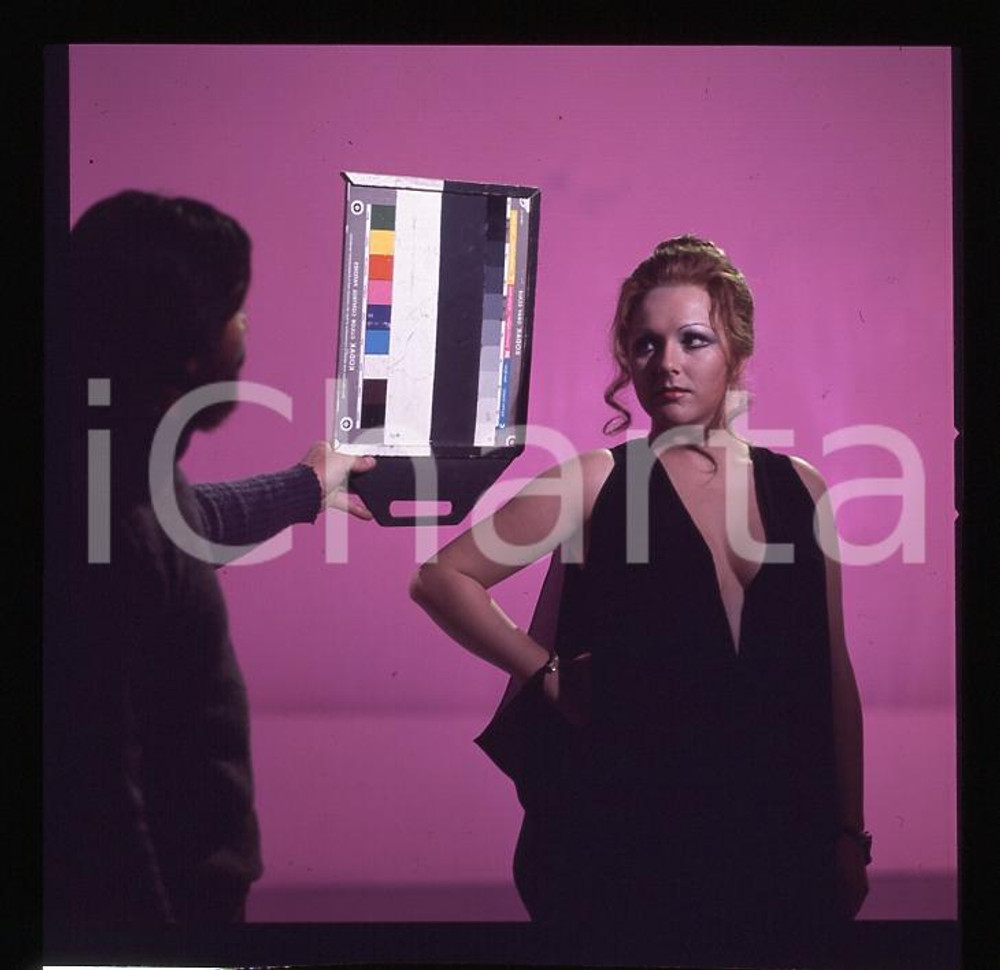 6X6cm NEGATIVO ORIGINALE* 1970 ca ITALIA MUSICA Orietta BERTI durante photoshoot