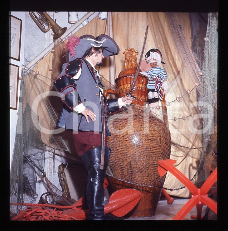 6X6cm NEGATIVO ORIGINALE*1970ca COSTUME Enrico Maria PAPES dei Giganti in Teatro