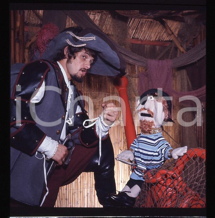 6X6cm NEGATIVO ORIGINALE*1970ca COSTUME Enrico Maria PAPES dei Giganti aTeatro 2