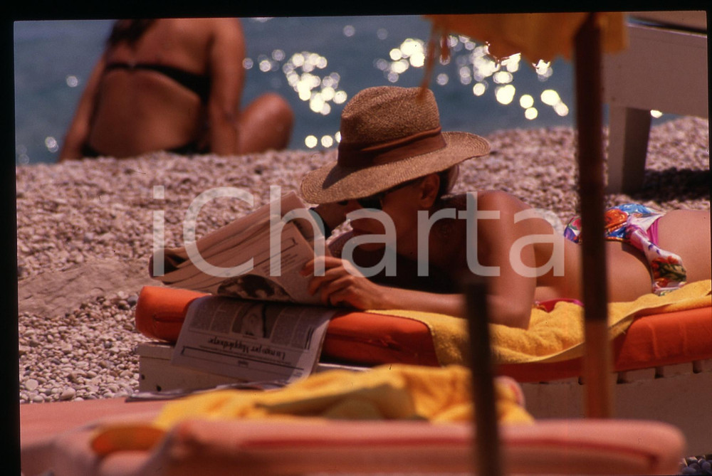 35mm vintage slide*1990ca COSTUME Daniela POGGI paparazzata in bikini (12)