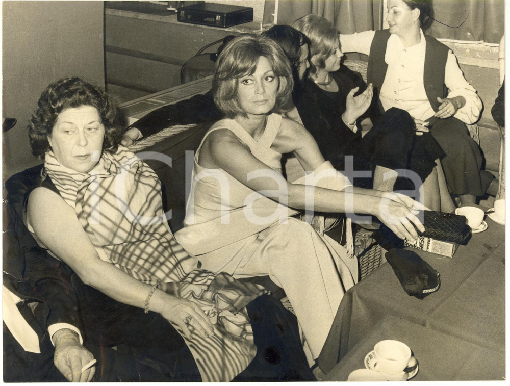 1965 ca ITALIA COSTUME Giornalista Anita PENSOTTI con l'attrice Lydia ALFONSI