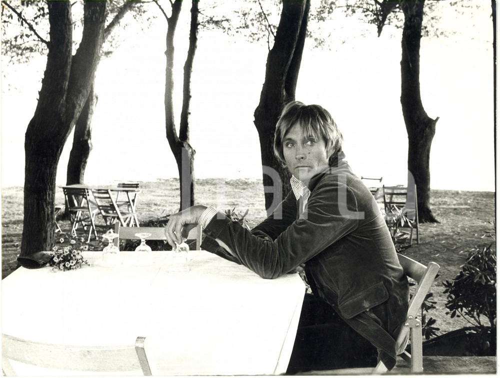 1977 CINEMA "L'occhio dietro la parete" - John Phillip LAW in una scena del film