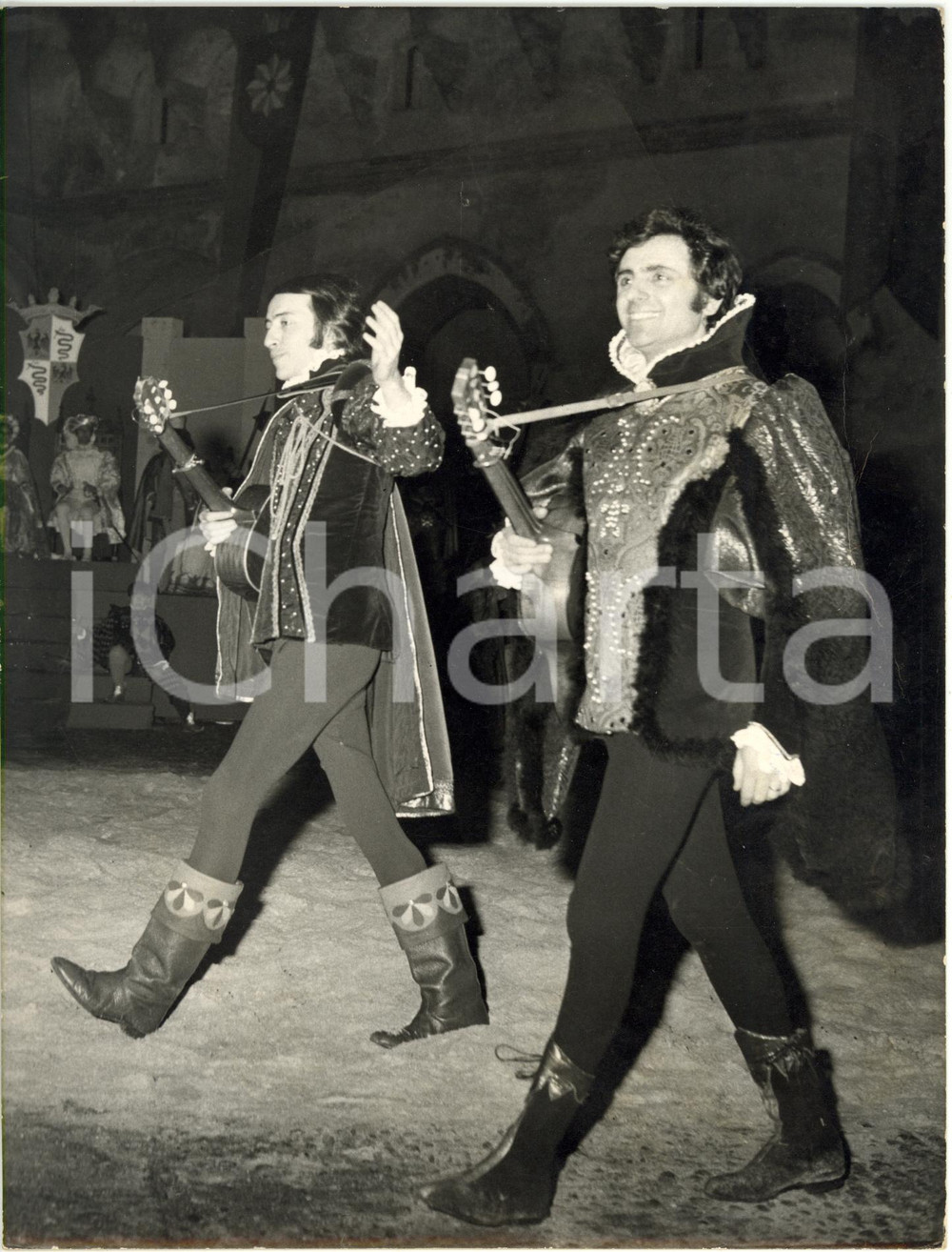 1975 ca MILANO Castello Sforzesco - Toni SANTAGATA durante rievocazione storica