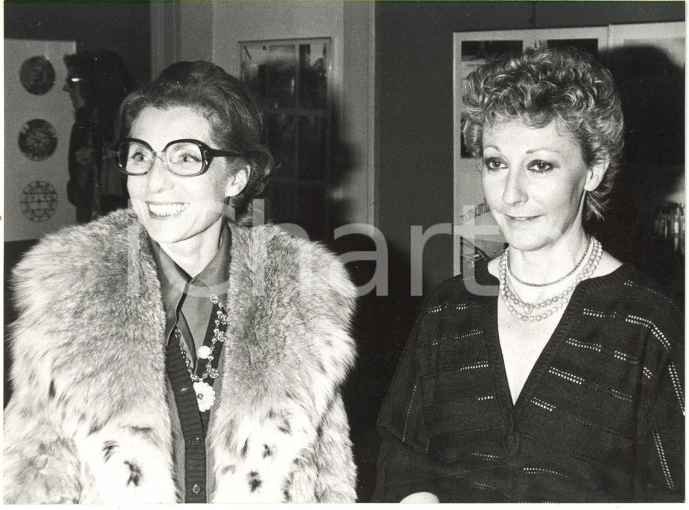 1960 ca ITALIA COSTUME - Palma BUCARELLI con la fotografa Giovanna PIEMONTI