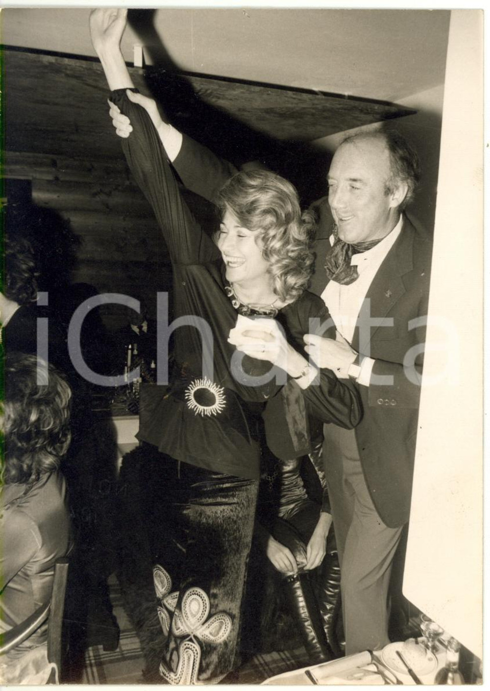 1975 ca ITALIA COSTUME - Marta MARZOTTO e Rolly MARCHI durante una serata *Foto
