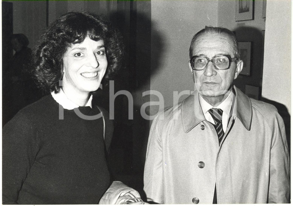 1975 ca ROMA COSTUME Fotografa Cristina GHERGO con sindaco Giulio Carlo ARGAN