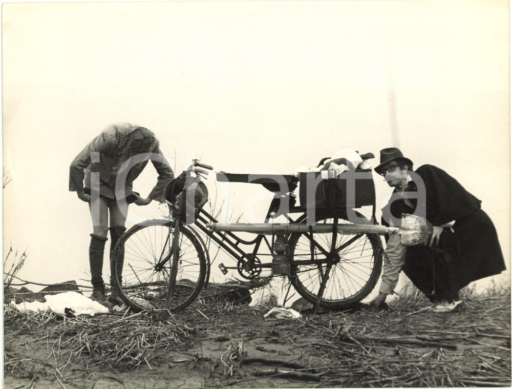1971 CINEMA "La vacanza" Corin e Vanessa REDGRAVE Scena del film di Tinto BRASS